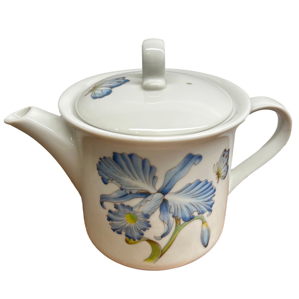 Vintage White Le Belle Butterfly Blue Iris Pattern Arnart 1980’s Teapot Japan